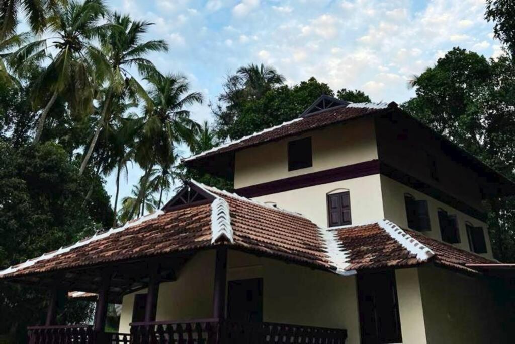 Neermathalam, A Traditional Kerala Tharavadu Villa Palakkad Exterior photo