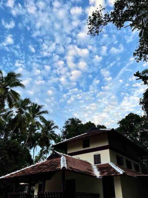 Neermathalam, A Traditional Kerala Tharavadu Villa Palakkad Exterior photo