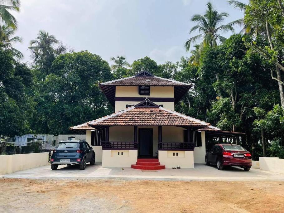 Neermathalam, A Traditional Kerala Tharavadu Villa Palakkad Exterior photo